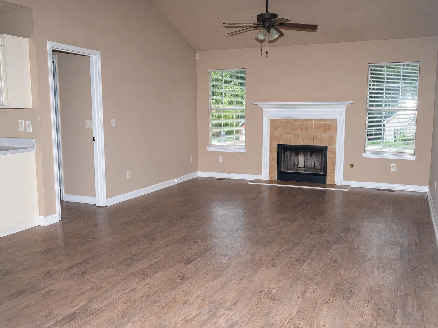 3 bed, 1136 sqft, $1,395 — Photo 4