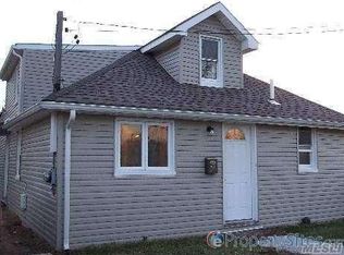 26 Fishermans Rd, Baldwin, NY 11510