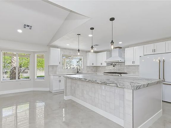 3rd image of 2920 Crown Ridge Dr