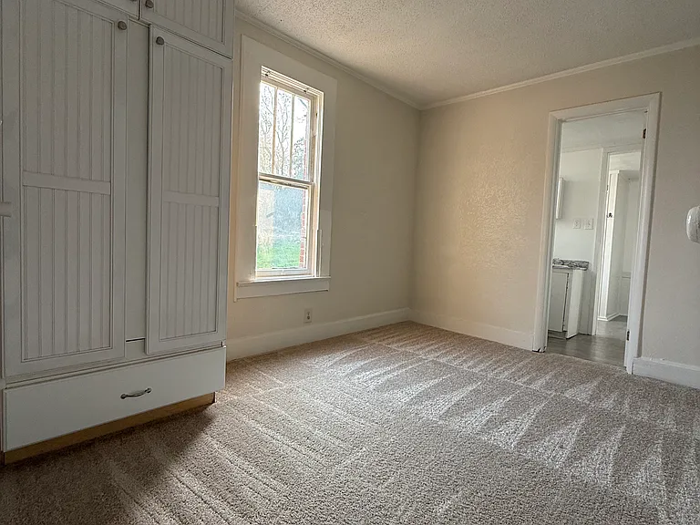 231 N Cotton St — Photo 28