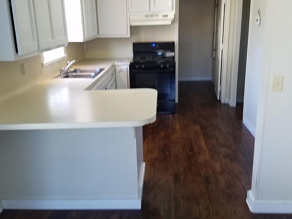 2nd image of 106 S E Ave #2