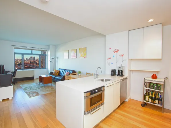 11-02 49th Avenue image 2 of 12