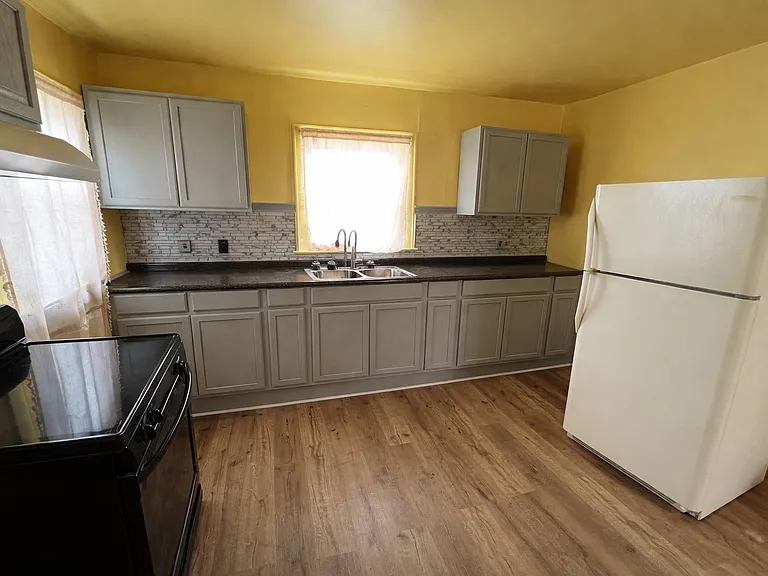 506 Tallman St — Photo 1