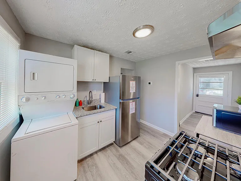 Kitchen/Laundry