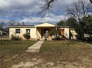 814 Pecan St, Junction, TX 76849