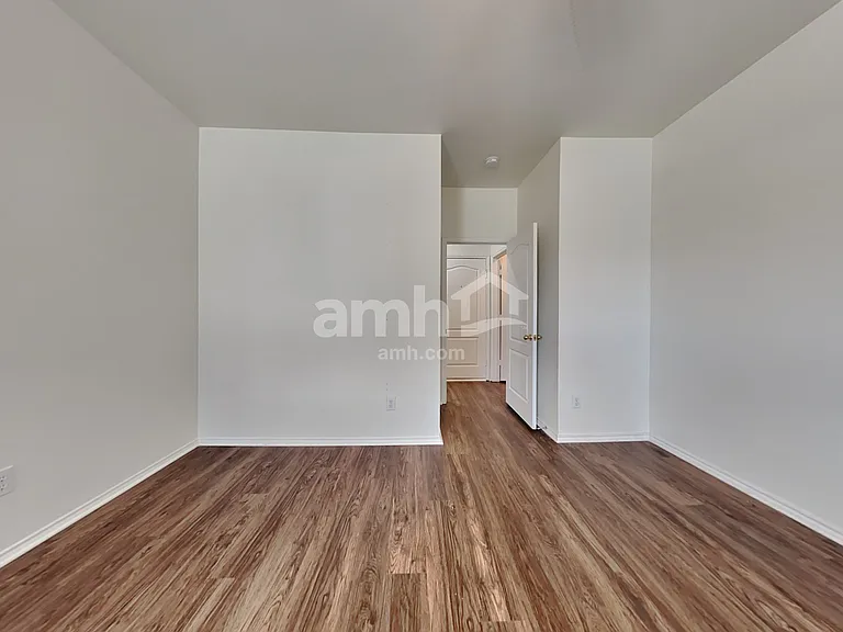 7017 Chaucer Dr — Photo 15