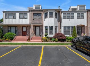 14 Vanderbilt Way #14, Valley Stream, NY 11581