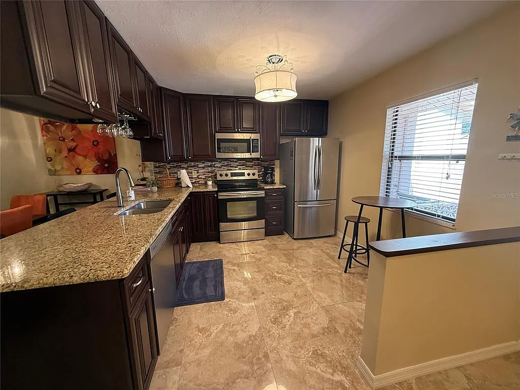 2 bed, 2.0 bath, 1094 sqft, $1,400 — Photo 4