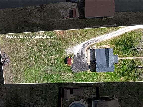 4th image of 110 Clarke St
