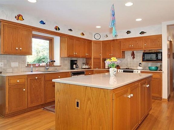 5th image of 6704 N Shawmoors Dr