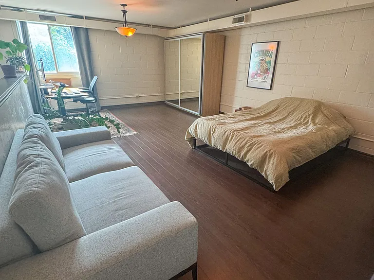 325 Queen St E #2D — Photo 8
