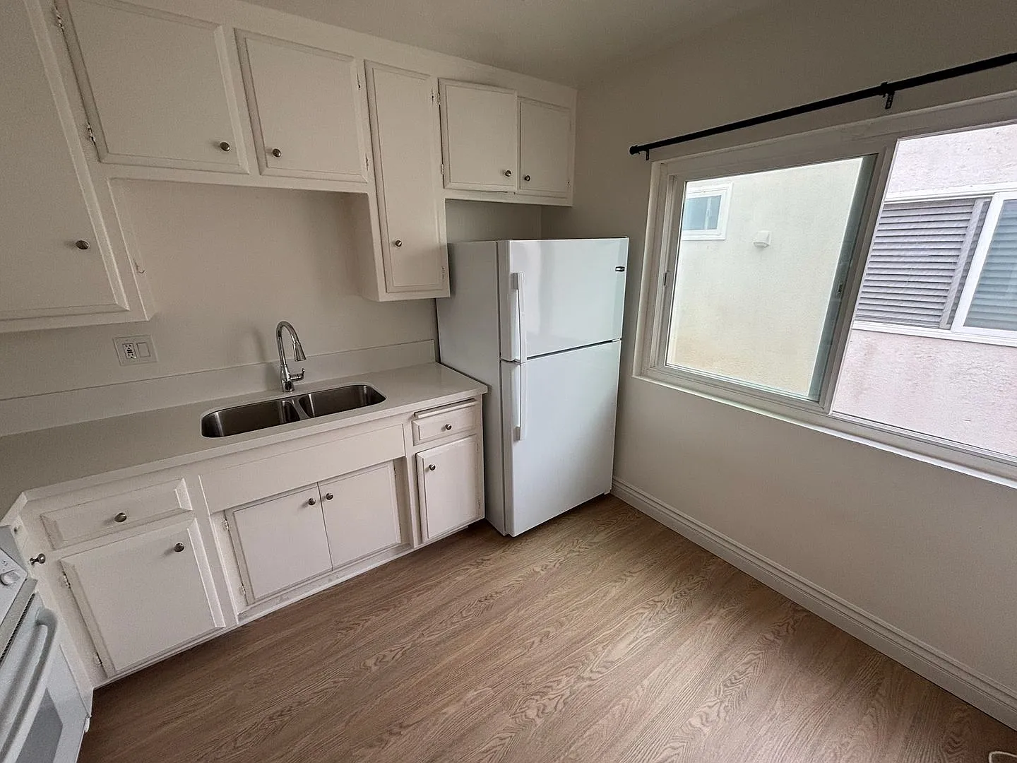 205 Avenue H — Photo 4