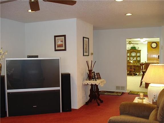 4th image of 2009 Connie Dr