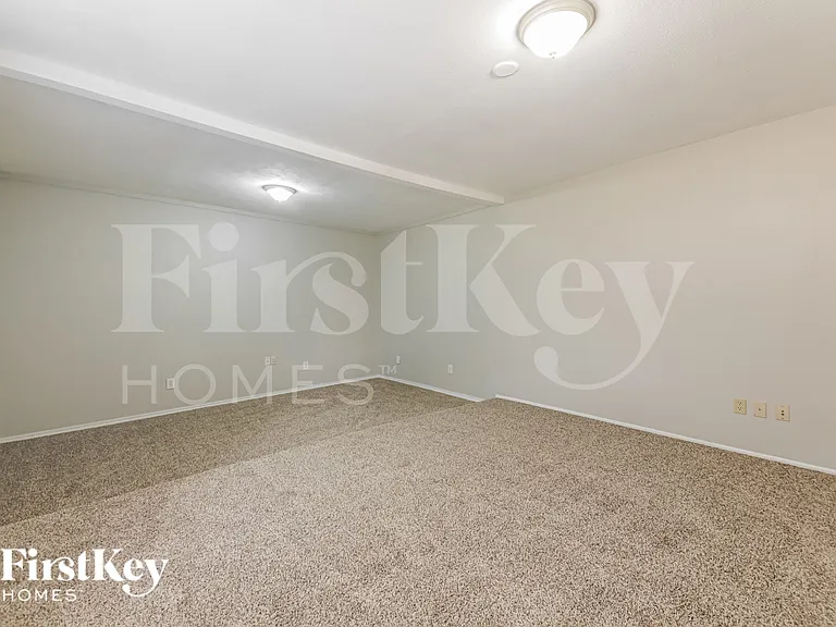 2029 Willow Ln — Photo 5