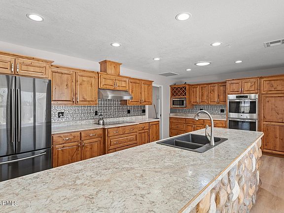 3rd image of 780 S Saguaro Drive