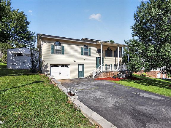 2nd image of 3605 Ian Dr