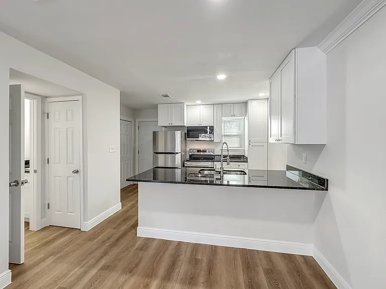 Robertsdale Village Apartments — Photo 19