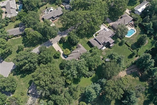 2nd image of 9804 Pembroke Ln