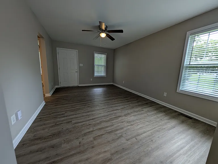 526 Center Ave — Photo 8