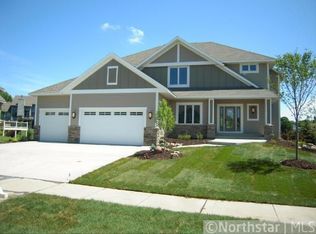 8657 Stonefield Ln, Chanhassen, MN 55317