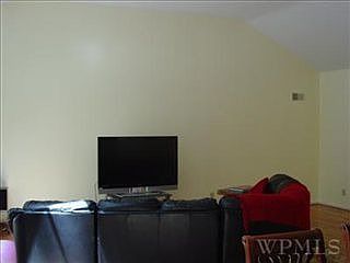 3rd image of 180 Parkway S