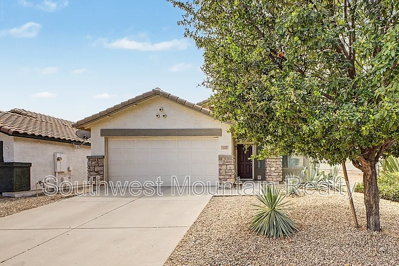 1237 W Fruit Tree Ln