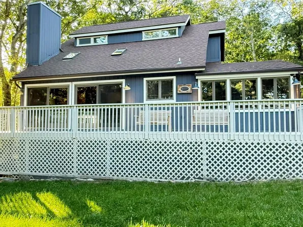 2120 Apley Dr, Bushkill, PA 18324