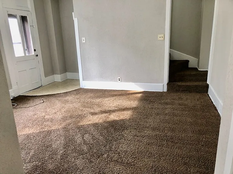 548 E Pearl St — Photo 10