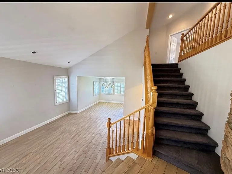 32 Sandwedge Dr — Photo 2