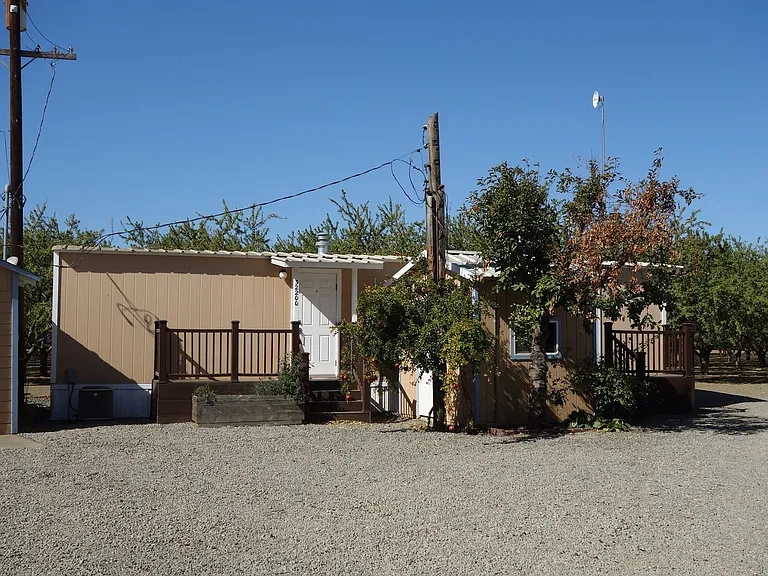 32200 Russell Blvd — Photo 3