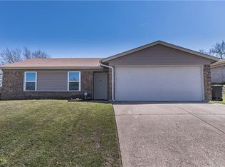 9921 Runnymeade Pl, Fort Worth, TX 76108