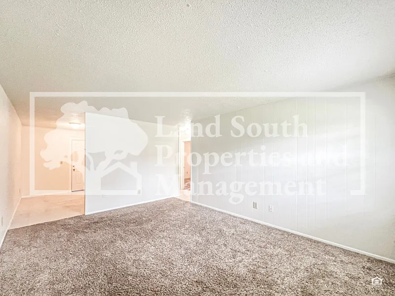 2 bed, 1.0 bath, 760 sqft, $1,050 — Photo 2