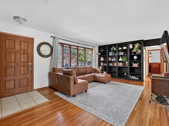 3rd image of 1822 35th St NW