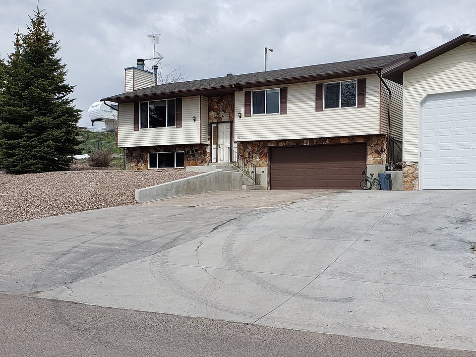 2300 feet of paved driveway