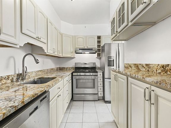 4th image of 1091 Lexington Ave #16A