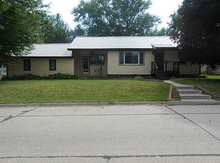 112 3rd St NE, Mount Vernon, IA 52314