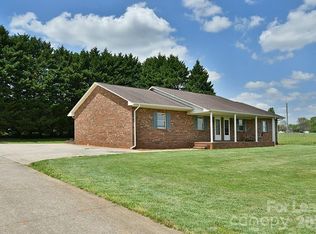 166 Glen Gar Dr, Lincolnton, NC 28092
