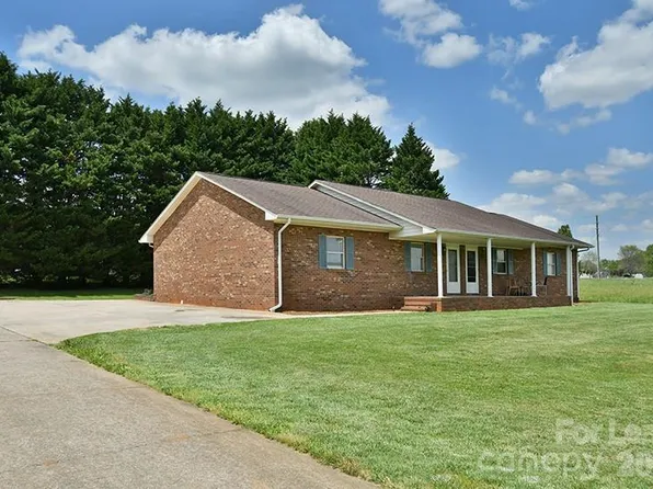 166 Glen Gar Dr, Lincolnton, NC 28092