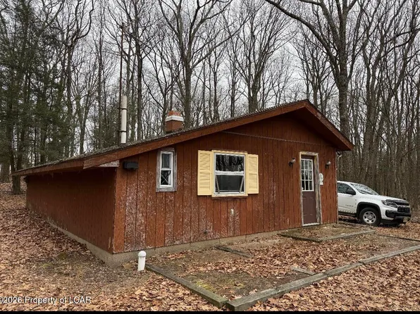 599 Skyline Ln, Rock Glen, PA 18246