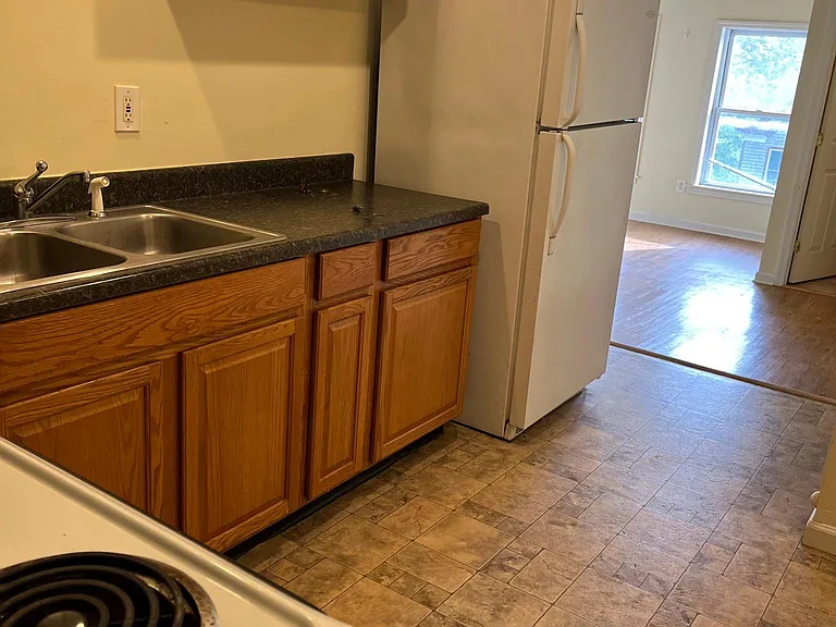 166 Main St #4 — Photo 9