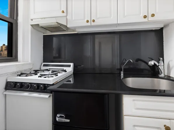 49 West 72nd Street image 8 of 10