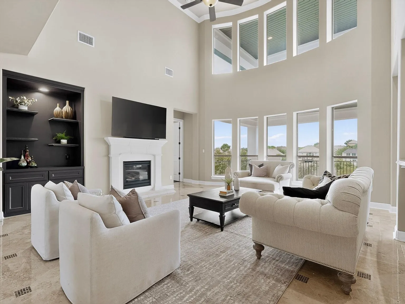 5 bed, 4.5 bath, 4358 sqft, $4,395 — Photo 4