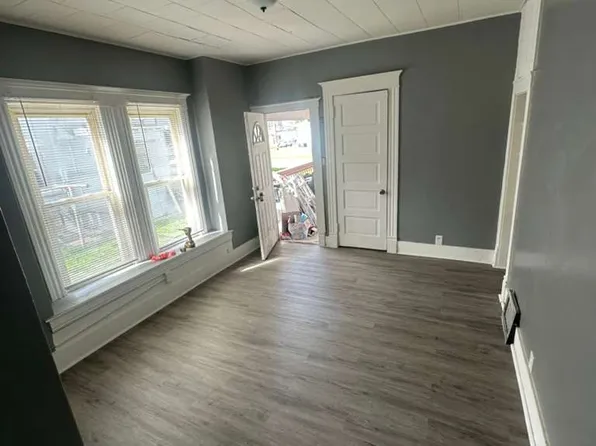 832 1/2 W 1st St #A, Waterloo, IA 50701