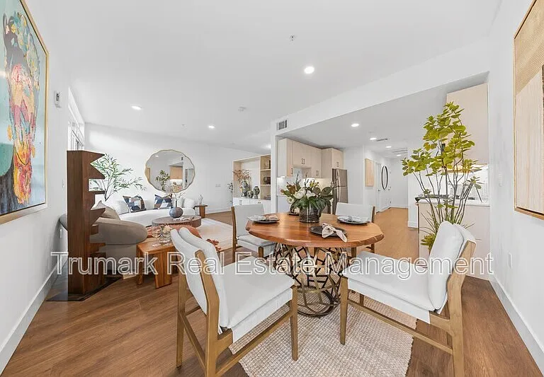218 N El Molino Ave #214 — Photo 2