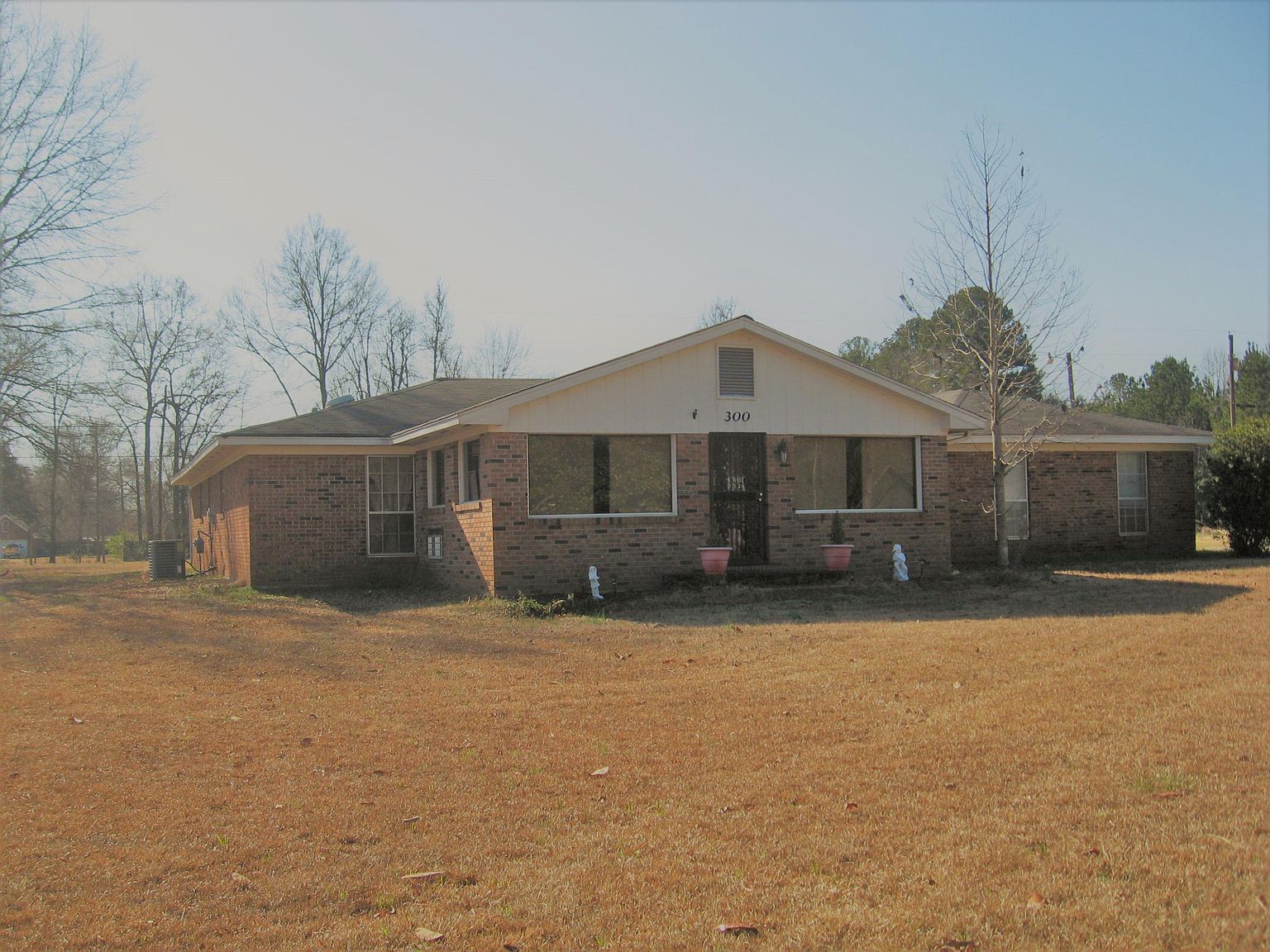 300 Cedarcrest Dr, Columbus, MS 39702 Zillow