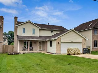 312 Oak Meadows Dr, Wood Dale, IL 60191