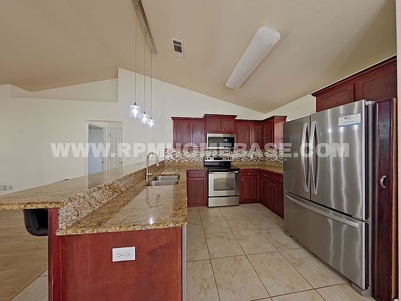 4th image of 416 Triton St