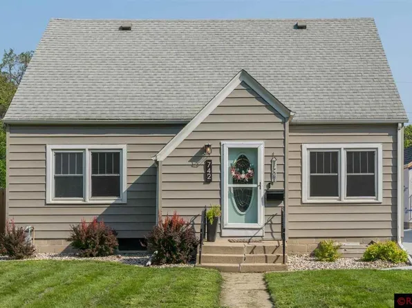 742 Park Ave, North Mankato, MN 56003