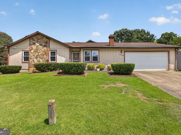 1019 Parkwest Ln, Stone Mountain, GA 30088