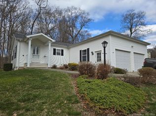 1 Indian Hill Rd, Uncasville, CT 06382